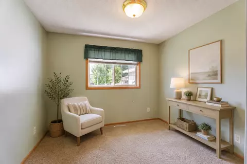 Bedroom - 5871 Sandy Dr, Saint Cloud, MN 56303 photo 6 of 13