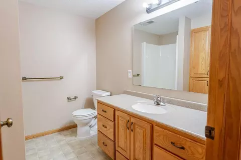 Bath - 5871 Sandy Dr, Saint Cloud, MN 56303 photo 5 of 8