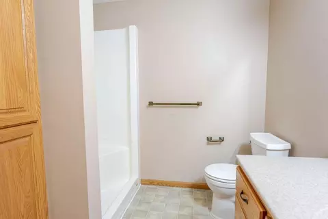 Bath - 5871 Sandy Dr, Saint Cloud, MN 56303 photo 6 of 8