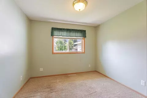 Bedroom - 5871 Sandy Dr, Saint Cloud, MN 56303 photo 7 of 13