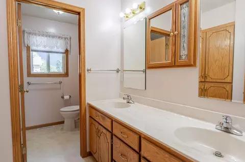 Bath - 5871 Sandy Dr, Saint Cloud, MN 56303 photo 1 of 8