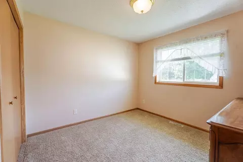Bedroom - 5871 Sandy Dr, Saint Cloud, MN 56303 photo 5 of 13