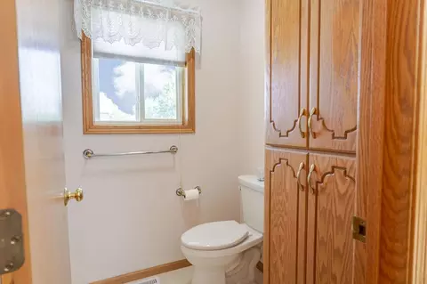 Bath - 5871 Sandy Dr, Saint Cloud, MN 56303 photo 3 of 8