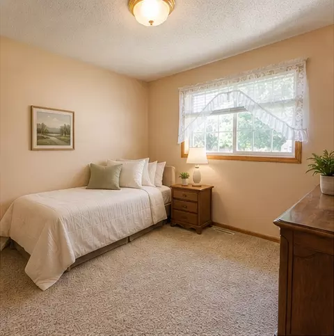 Bedroom - 5871 Sandy Dr, Saint Cloud, MN 56303 photo 4 of 13