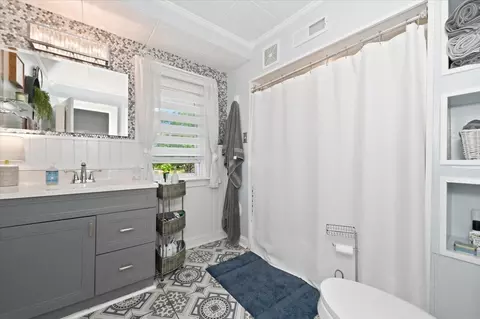 Bath - 902 E 8th St, Superior, WI 54880 photo 2 of 2