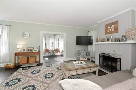Living - 902 E 8th St, Superior, WI 54880 photo 3 of 5