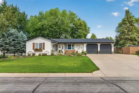 517 5 12 St NW, Elk River, MN 55330