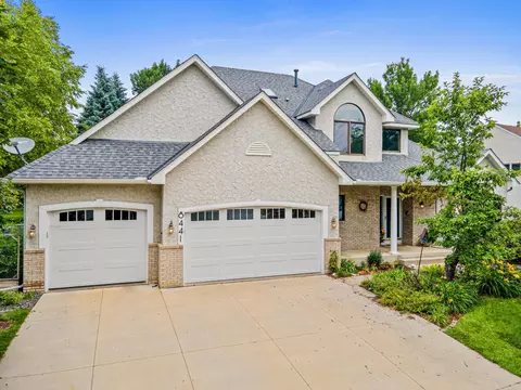 8441 W Lake Dr, Chanhassen, MN 55317