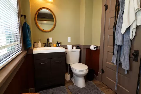 Bath - 30 4th Ave SE, Saint Cloud, MN 56304 photo 2 of 3