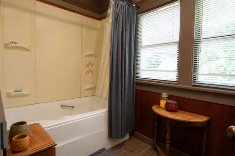 Bath - 30 4th Ave SE, Saint Cloud, MN 56304 photo 3 of 3