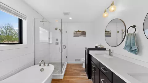 Bath - 1702 Ancaster Dr, Byron, MN 55920 photo 2 of 6