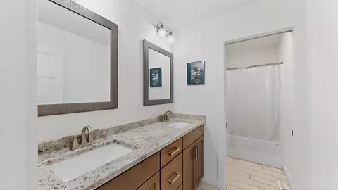Bath - 1702 Ancaster Dr, Byron, MN 55920 photo 5 of 6