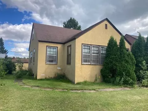 626 1st St, Nashwauk, MN 55769