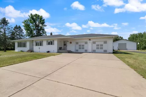 1433 Morris Ave, Hinckley, MN 55037