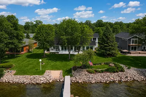 1760 E Shore Dr, Detroit Lakes, MN 56501