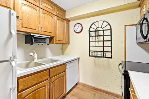 Kitchen - 5410 Three Points Blvd #411, Mound, MN 55364 photo 2 of 6
