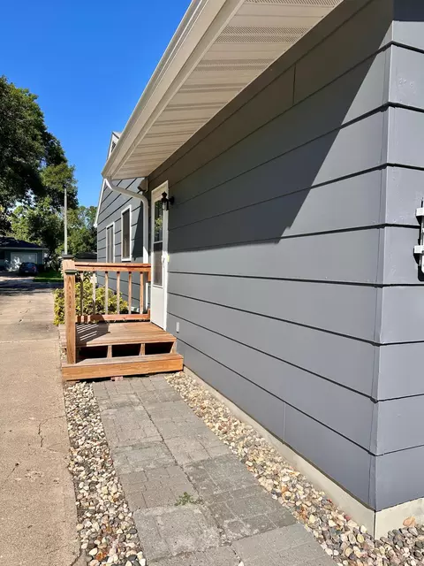 Exterior - 1205 16th St SW, Willmar, MN 56201 photo 4 of 5