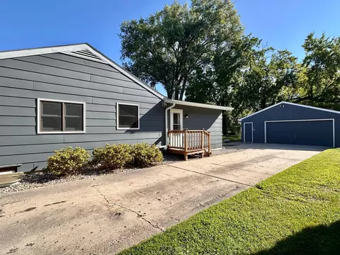 Exterior - 1205 16th St SW, Willmar, MN 56201 photo 1 of 5
