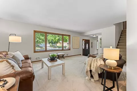 7181 Steepleview Rd, Woodbury, MN 55125