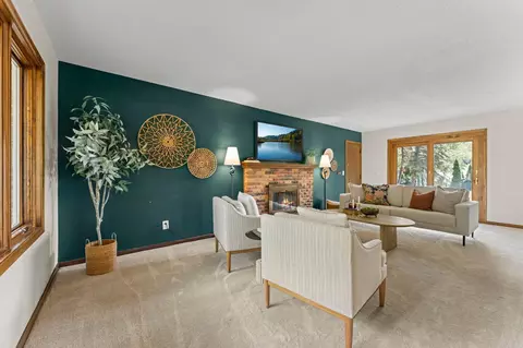 7181 Steepleview Rd, Woodbury, MN 55125