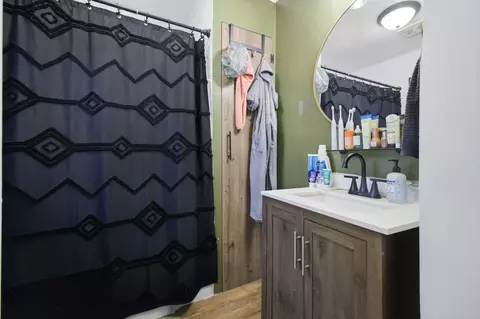 Bath - 1023 8th Ave NE, Brainerd, MN 56401 photo 1 of 2