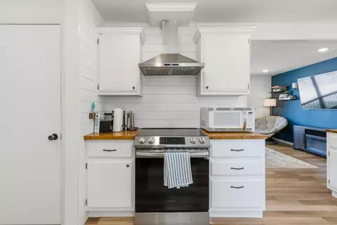 Kitchen - 807 Hackberry Dr, Marshall, MN 56258 photo 5 of 7