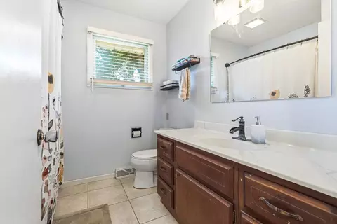 Bath - 807 Hackberry Dr, Marshall, MN 56258 photo 2 of 4