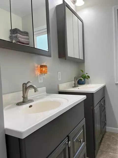Bath - 914 13th St, Windom, MN 56101 photo 1 of 3