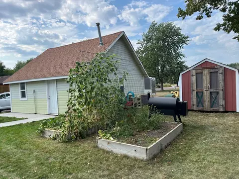 Exterior - 914 13th St, Windom, MN 56101 photo 3 of 6