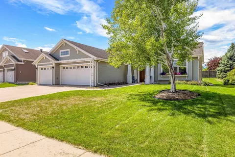 1622 3rd St W, West Fargo, ND 58078