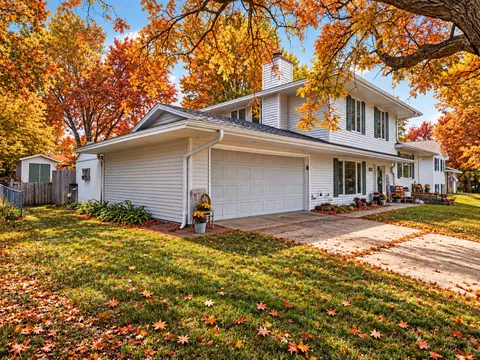 1094 Lowell Dr, Apple Valley, MN 55124