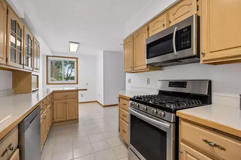 Kitchen - 2400 Interlachen Rd #119, Spring Park, MN 55384 photo 6 of 8