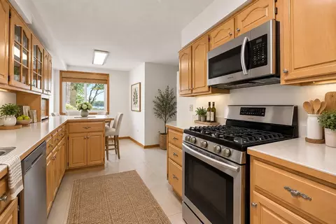 Kitchen - 2400 Interlachen Rd #119, Spring Park, MN 55384 photo 2 of 8