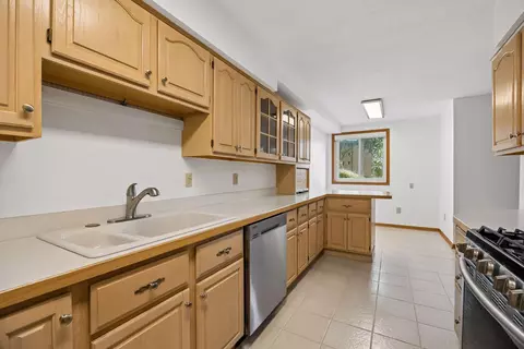 Kitchen - 2400 Interlachen Rd #119, Spring Park, MN 55384 photo 7 of 8