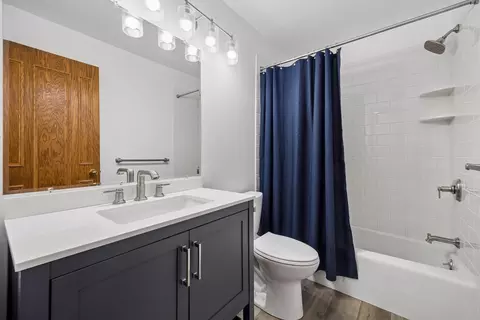 Bath - 2400 Interlachen Rd #119, Spring Park, MN 55384 photo 1 of 1