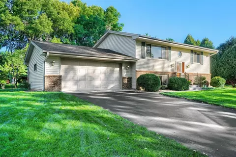 16820 Honeysuckle Ln, Eden Prairie, MN 55346