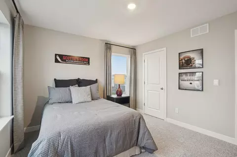 Bedroom - 2095 Kestrel Dr, Shakopee, MN 55379 photo 5 of 8