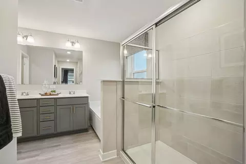 Bath - 2095 Kestrel Dr, Shakopee, MN 55379 photo 2 of 3