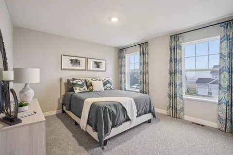 Bedroom - 2095 Kestrel Dr, Shakopee, MN 55379 photo 6 of 8