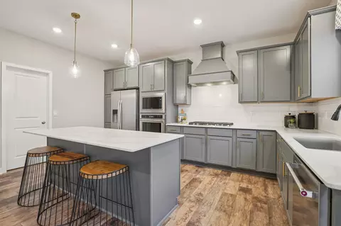 Kitchen - 2095 Kestrel Dr, Shakopee, MN 55379 photo 2 of 7