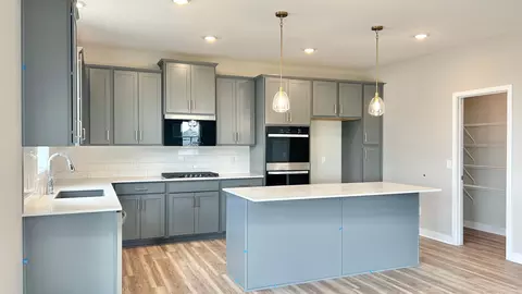 Kitchen - 2095 Kestrel Dr, Shakopee, MN 55379 photo 3 of 7