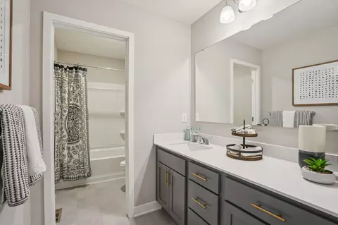 Bath - 2095 Kestrel Dr, Shakopee, MN 55379 photo 3 of 3