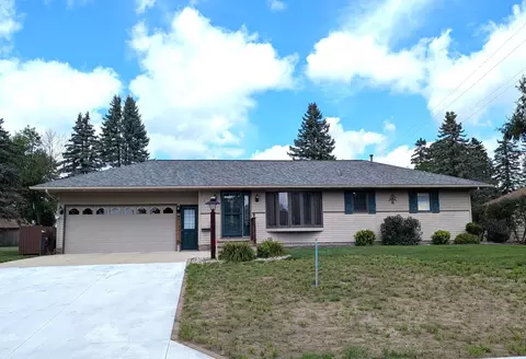 312 Maywood Ave, Eagle Lake, MN 56024