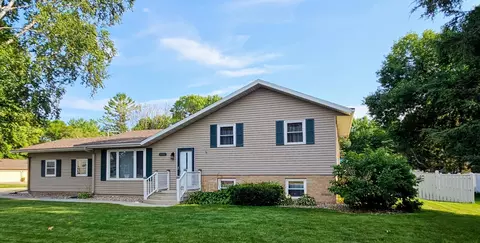 Exterior - 904 Willmar Ave SE, Willmar, MN 56201 photo 6 of 9