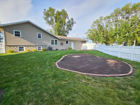 Exterior - 904 Willmar Ave SE, Willmar, MN 56201 photo 5 of 9