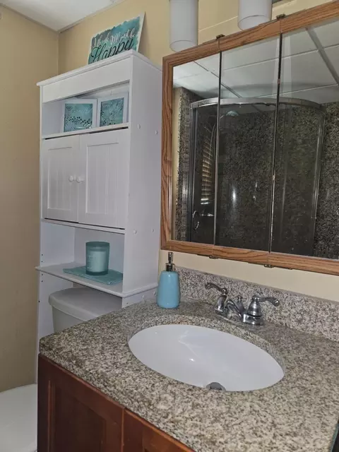 Bath - 904 Willmar Ave SE, Willmar, MN 56201 photo 2 of 4