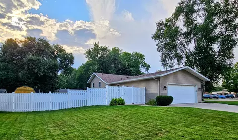 Exterior - 904 Willmar Ave SE, Willmar, MN 56201 photo 2 of 9
