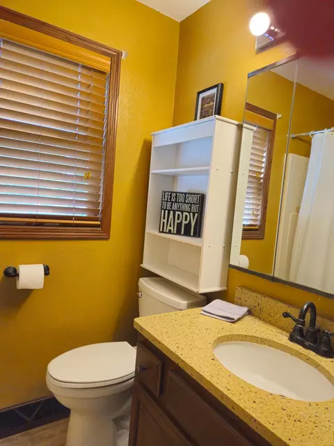 Bath - 904 Willmar Ave SE, Willmar, MN 56201 photo 4 of 4