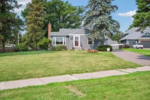 425 Turners Xrd N, Golden Valley, MN 55422