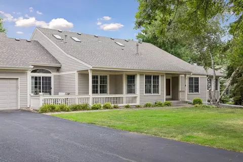 1724 Donegal Dr, Woodbury, MN 55125